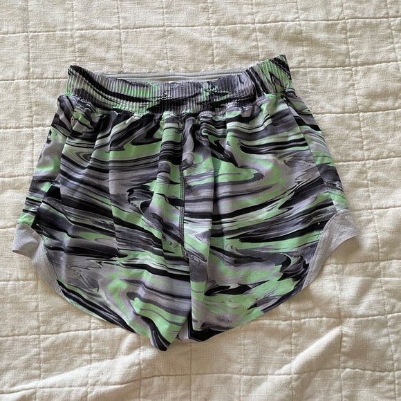 lululemon athletica Pants - Lululemon Hotty Hot High-Rise Short 4” *Special Edition